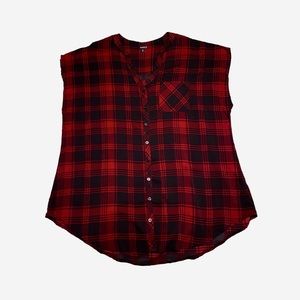 RED/BLACK PLAID SLEEVELESS BUTTON DOWN